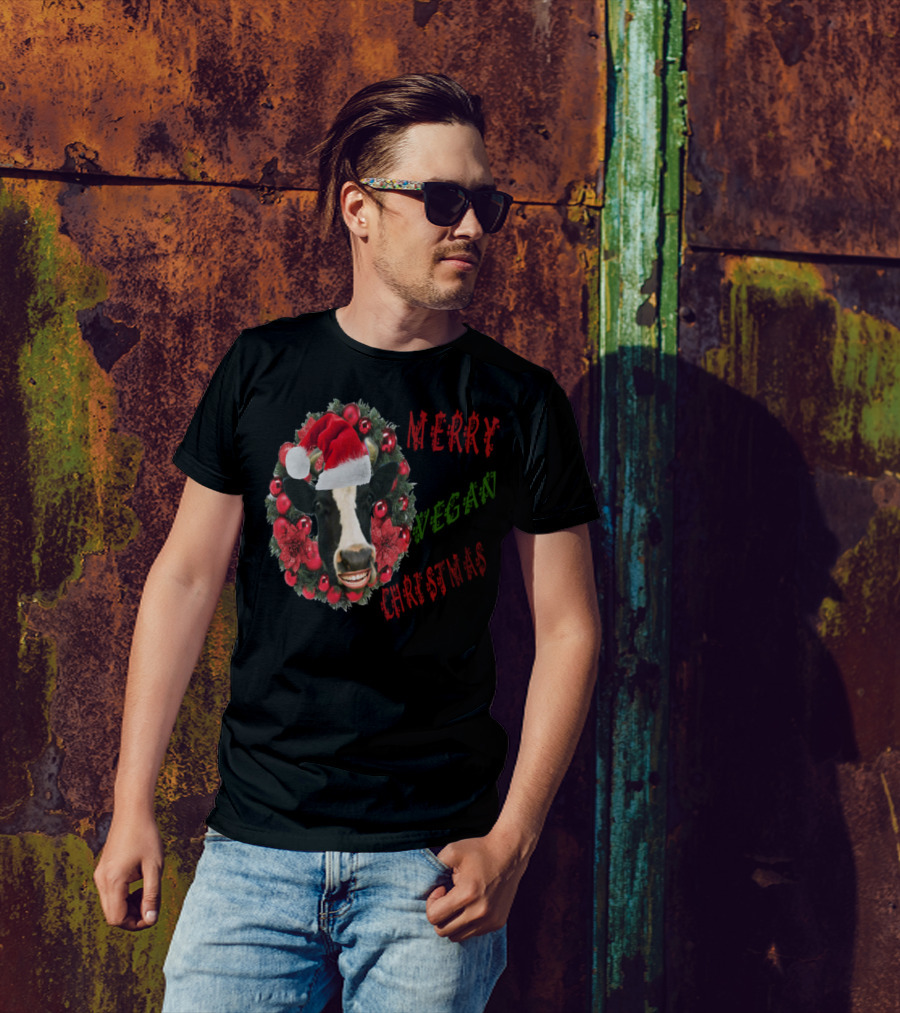 Merry Vegan Christmas Cow With Santa Hat Wreath T-Shirt