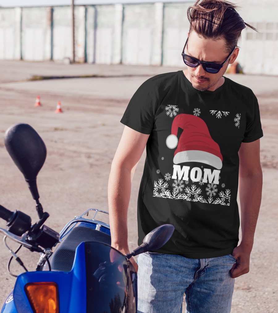 Mom Christmas Santa Hat Snowflakes T-Shirt