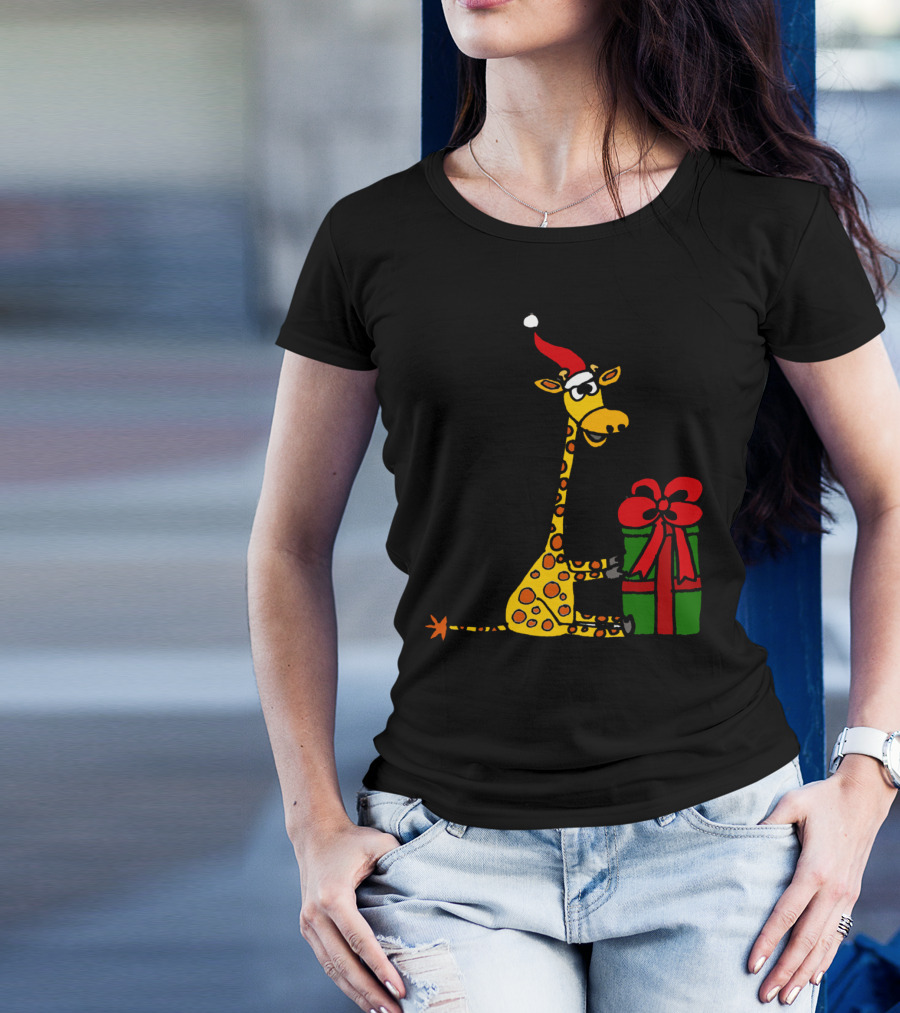 Funny Cool Giraffe Santa Hat Present T-Shirt