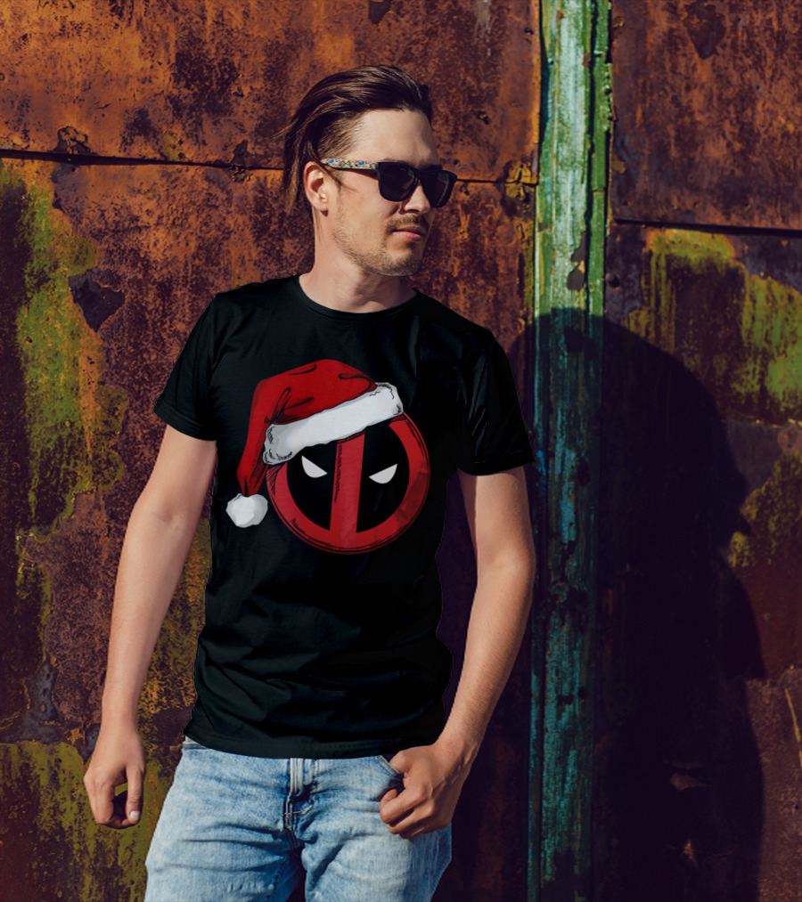 Santa Hat Deadpool Face T-Shirt