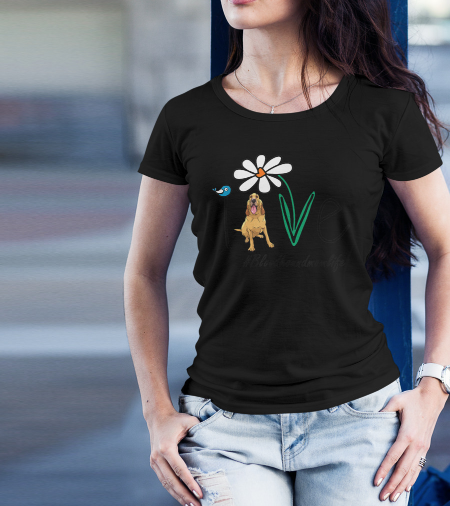 Love Bloodhound Mom Life Daisy T-Shirt