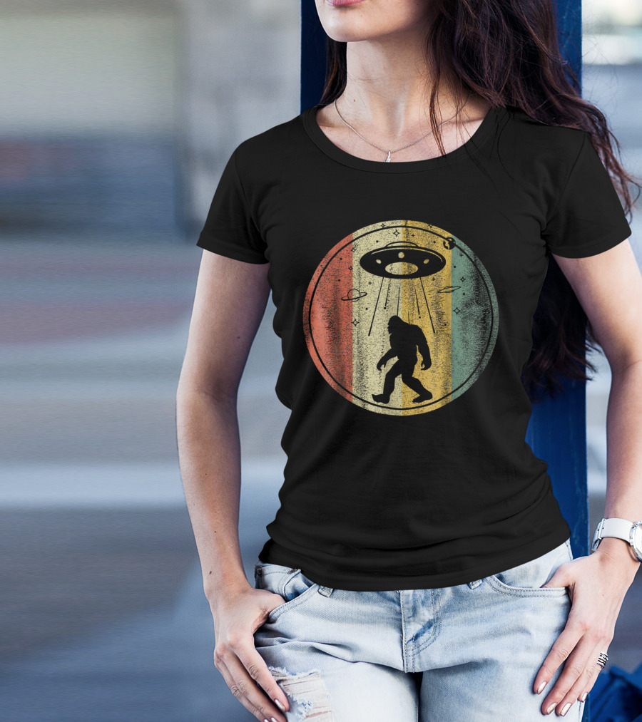 Vintage Classic Bigfoot Sasquatch Alien UFO T-Shirt