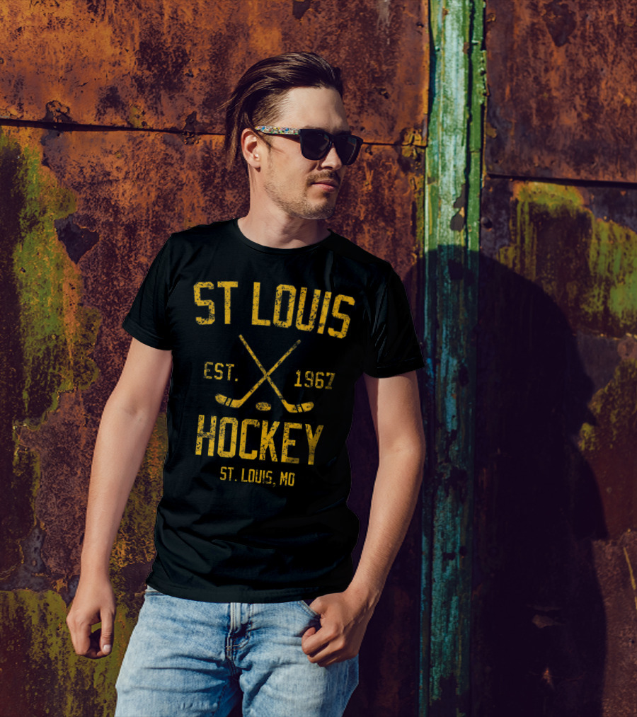 ST. LOUIS HOCKEY EST. 1967 ST. LOUIS, MO VINTAGE T-Shirt