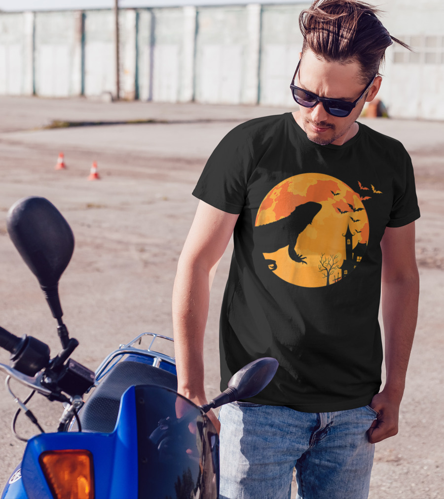 Halloween Bearded Dragon Moon Silhouette With Bats And Haunted House T-Shirt