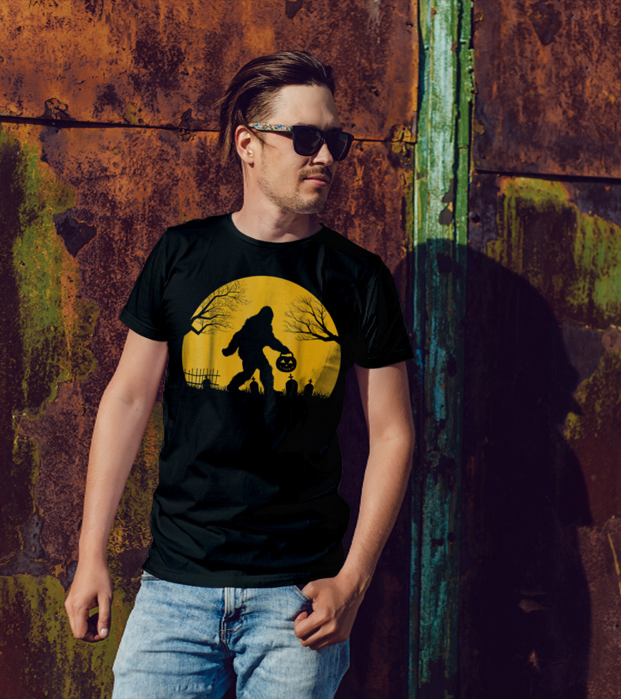 Bigfoot Halloween Moon Silhouette With Pumpkin Lantern And Gravestones T-Shirt