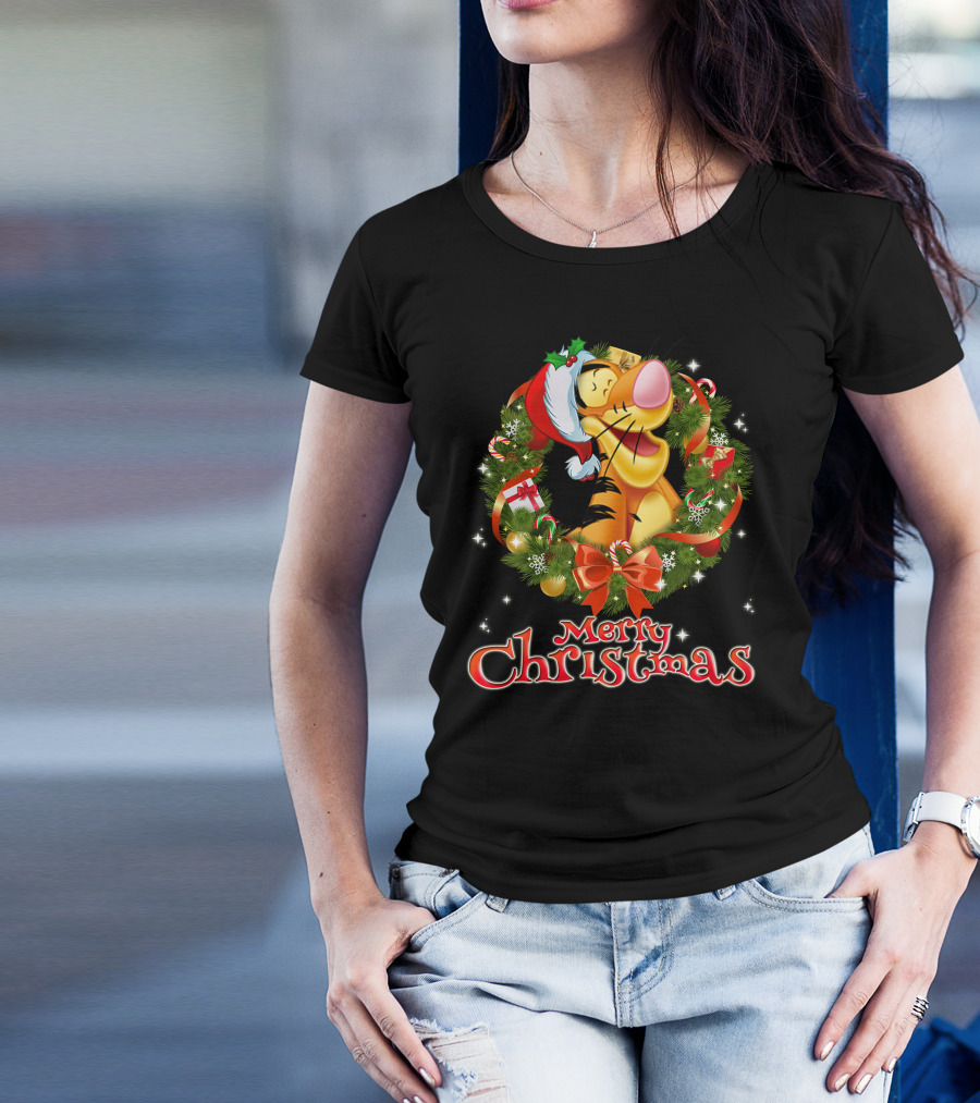 Tigger Merry Christmas Wreath Santa Hat T-Shirt