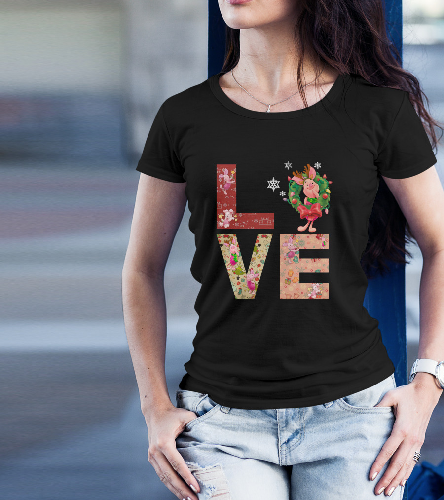 Love Christmas Piglet Reindeer Wreath Fun Snowflakes T-Shirt