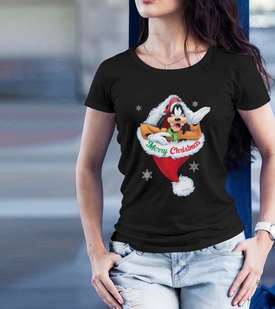 Merry Christmas Goofy In Santa Hat With Snowflakes T-Shirt