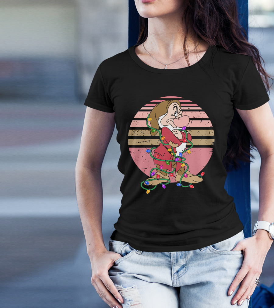 Grumpy Dwarf Wrapped In Christmas Lights Retro Sunset Style T-Shirt