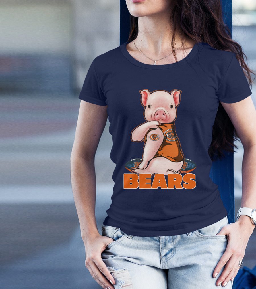 Pig In Chicago Bears Jersey With Football And Logo BEARS T-Shirt