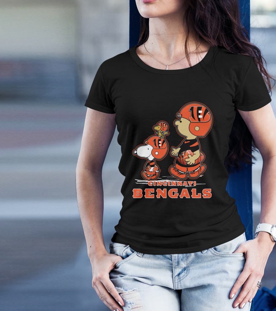 CINCINNATI BENGALS PEANUTS FOOTBALL CHARACTERS T-Shirt