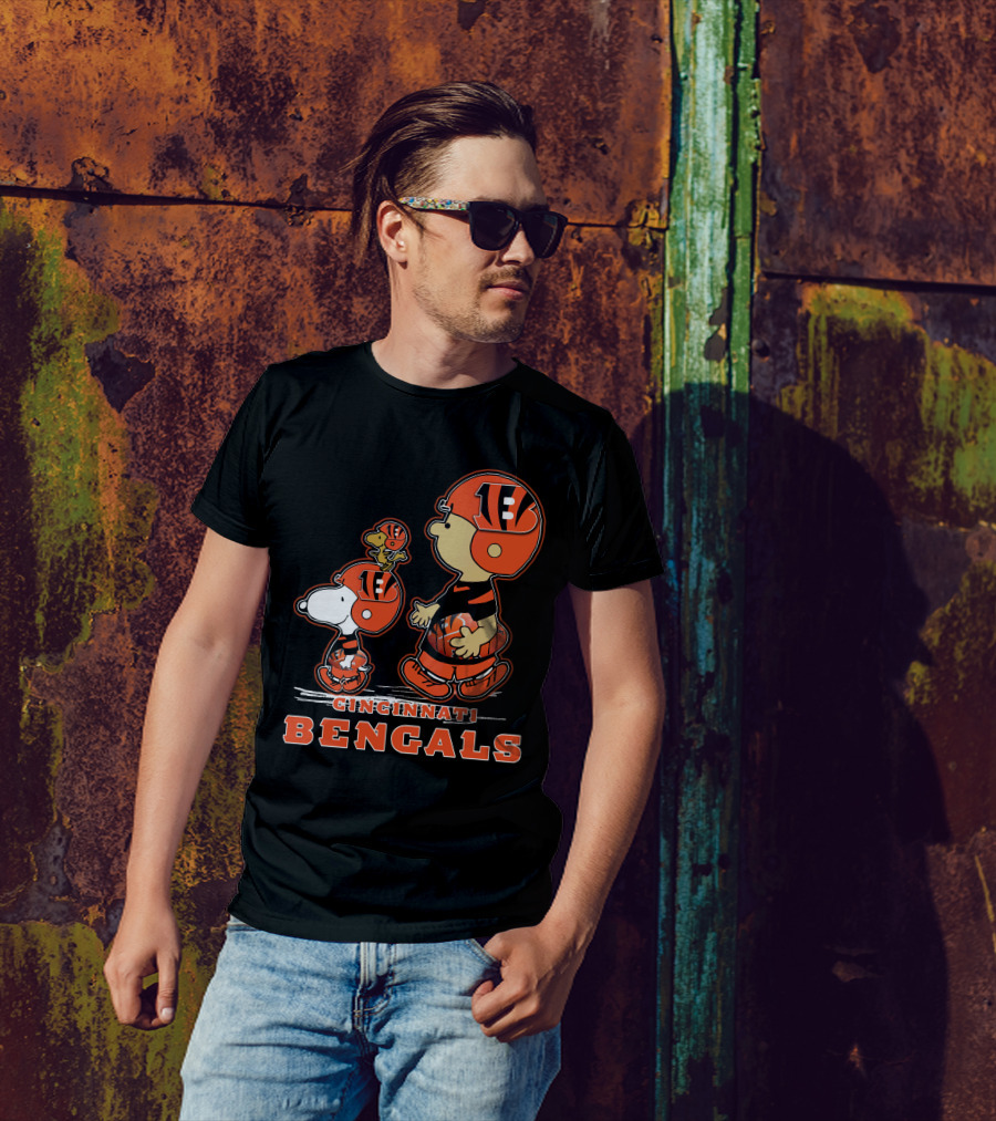 CINCINNATI BENGALS PEANUTS FOOTBALL CHARACTERS T-Shirt