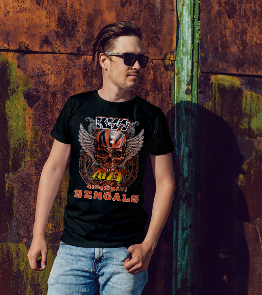 Kiss Cincinnati Bengals Winged Skull Helmet Chain T-Shirt