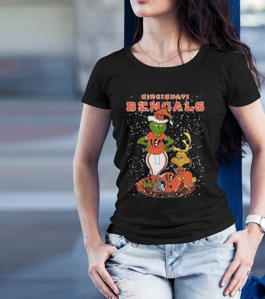 CINCINNATI BENGALS Grinchxmas Snowfall Football T-Shirt