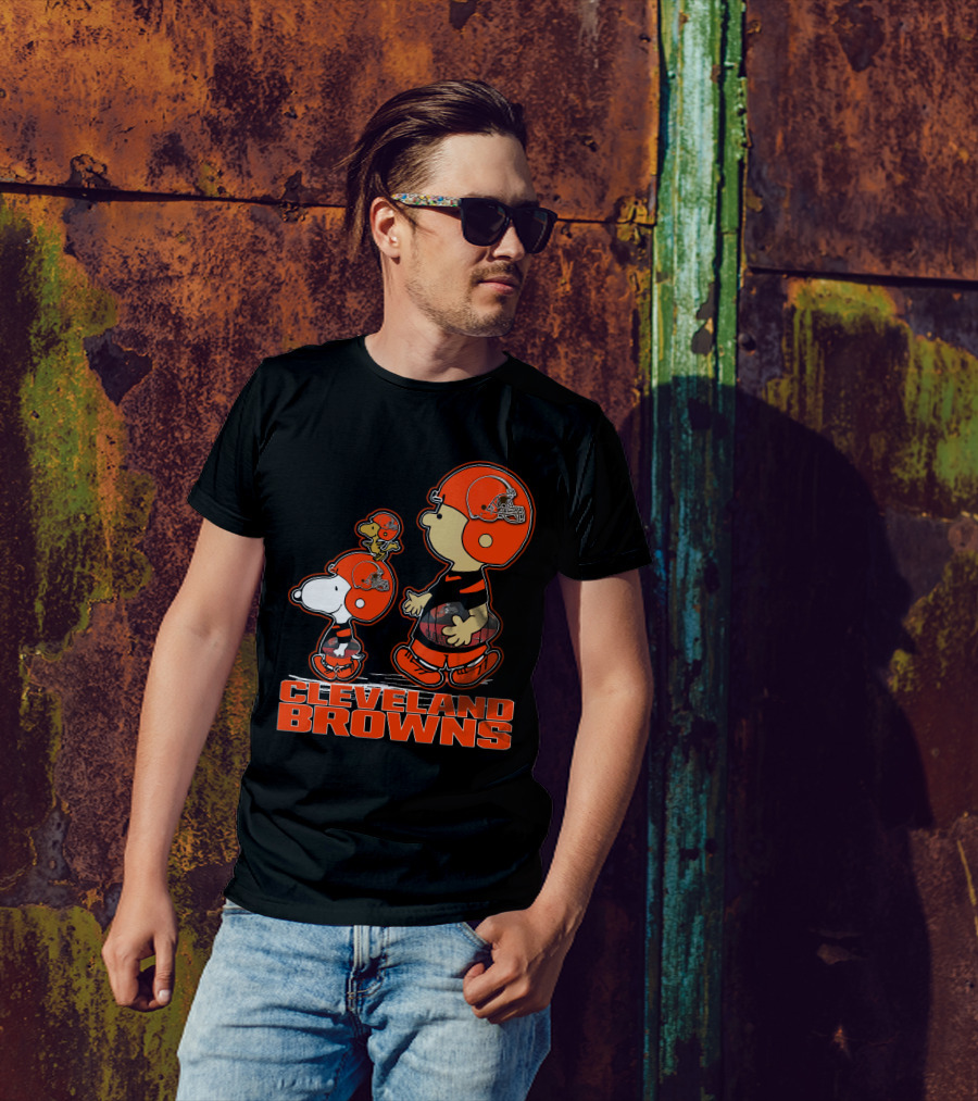 Snpfootball CLEVELAND BROWNS Peanuts Characters Football Helmets T-Shirt