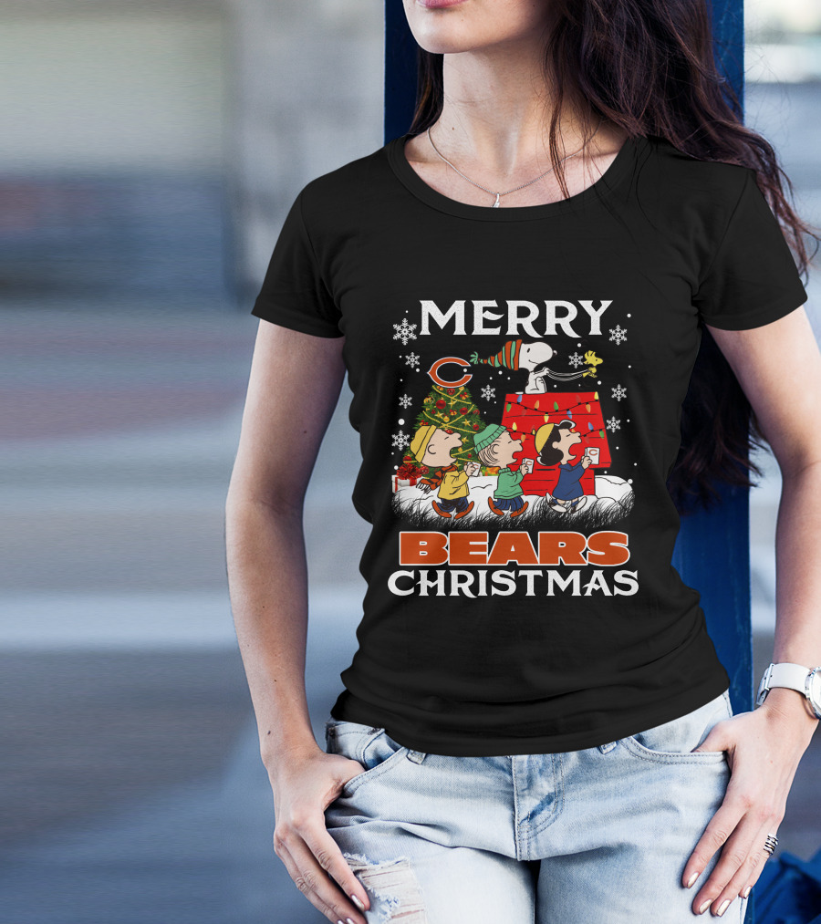 Chicago Bears Snoopy Merry Christmas Peanuts Holiday T-Shirt