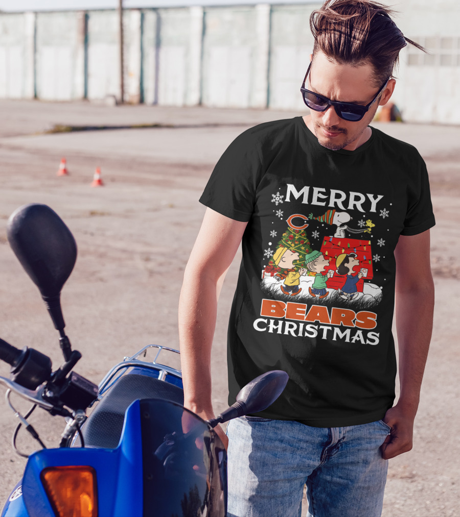 Chicago Bears Snoopy Merry Christmas Peanuts Holiday T-Shirt