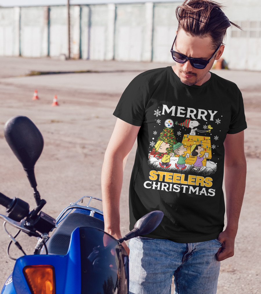 Merry Christmas Steelers Snoopy Peanuts Characters Weihnachten T-Shirt