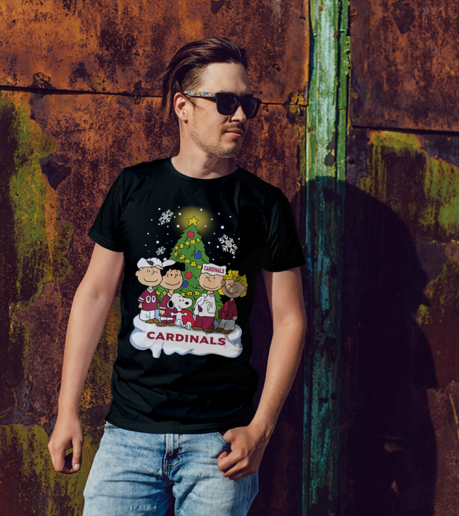 Snoopy Cardinals Christmas Peanuts Gang T-Shirt