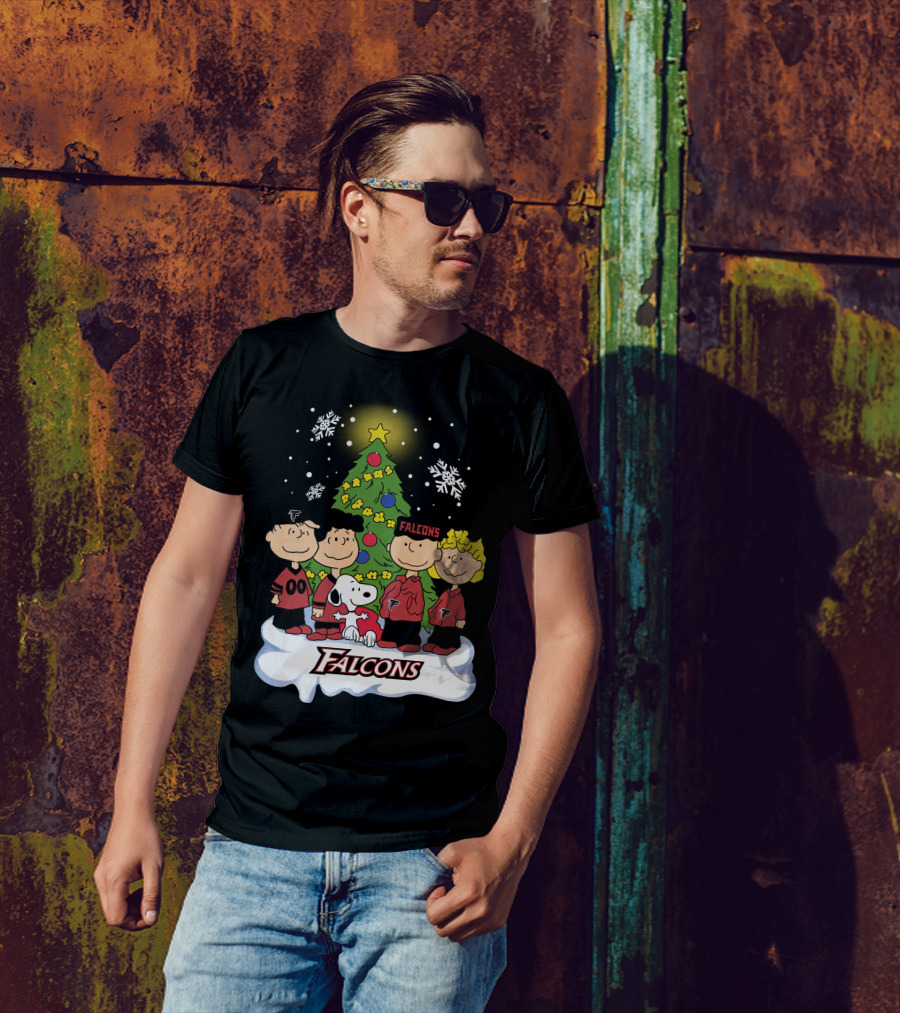 Snoopy Atlanta Falcons Christmas Peanuts Characters Snowflakes Tree T-Shirt