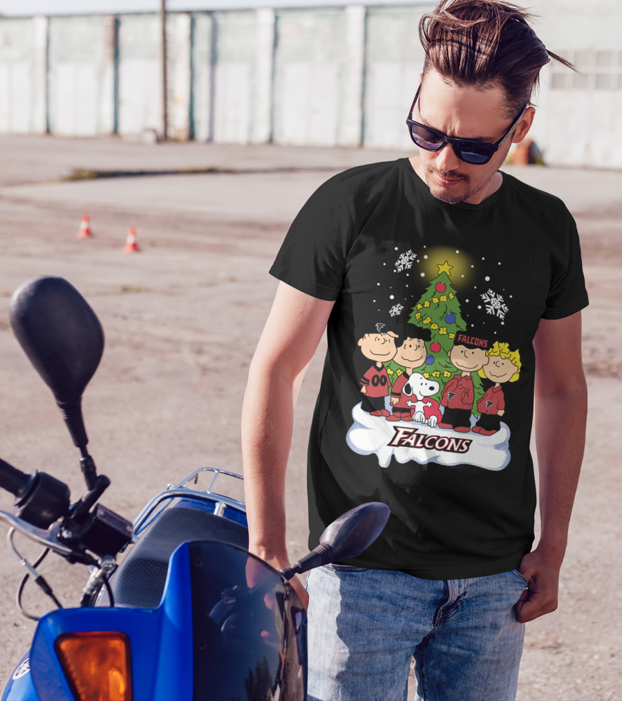 Snoopy Atlanta Falcons Christmas Peanuts Characters Snowflakes Tree T-Shirt