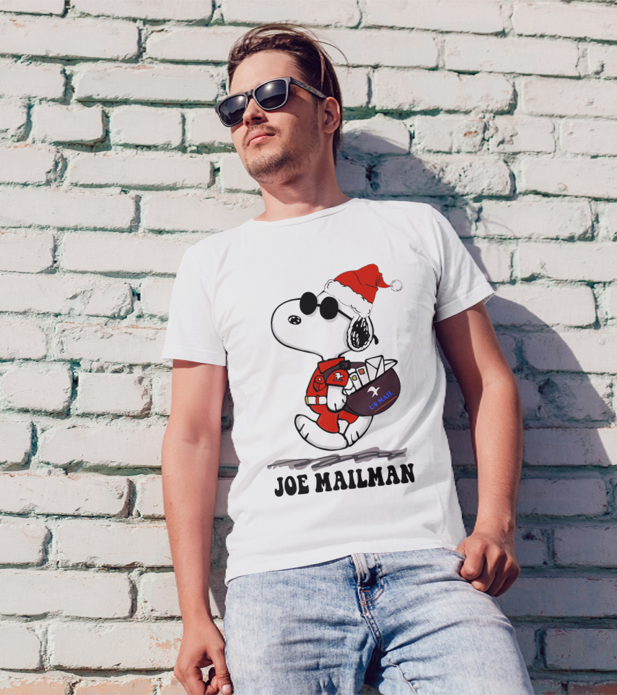 JOE MAILMAN SNOOPY SANTA USPS HOLIDAY DELIVERY T-Shirt