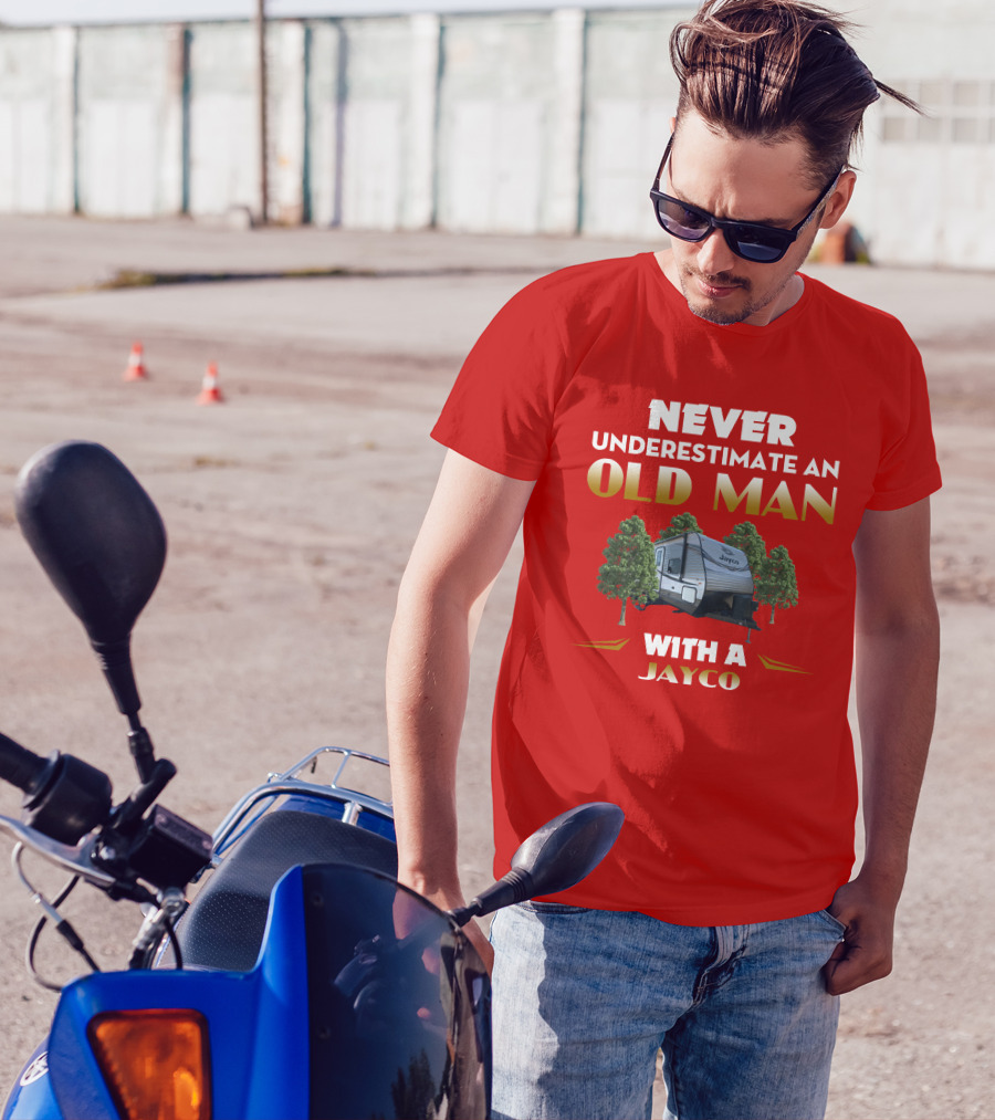 NEVER UNDERESTIMATE AN OLD MAN WITH A JAYCO Jay Flight-32BHDS T-Shirt