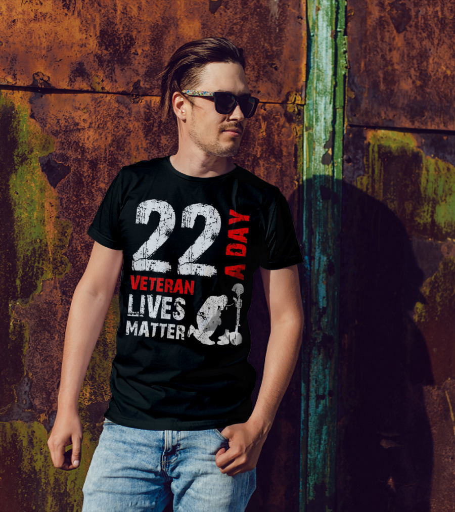 22 A Day Veteran Lives Matter Kneeling Soldier Memorial T-Shirt