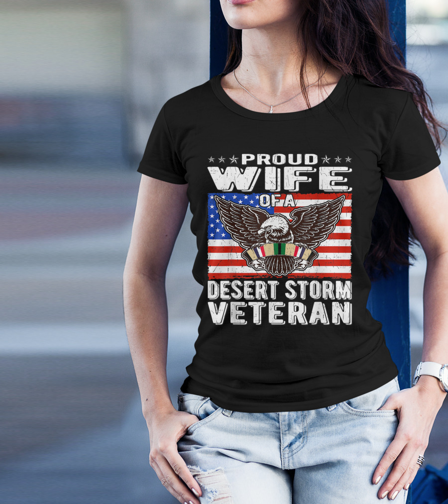 Proud Wife Of Desert Storm Veteran United States Patriotic Eagle Emblem Gulf War T-Shirt