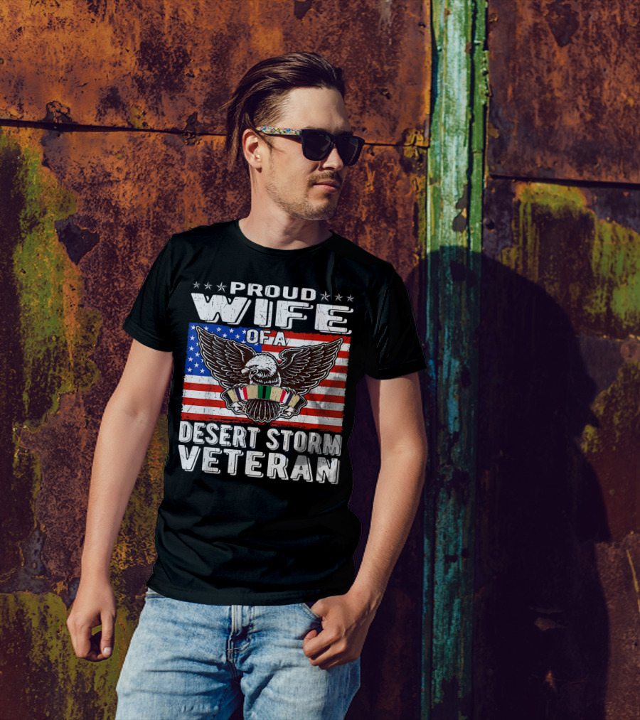 Proud Wife Of Desert Storm Veteran United States Patriotic Eagle Emblem Gulf War T-Shirt