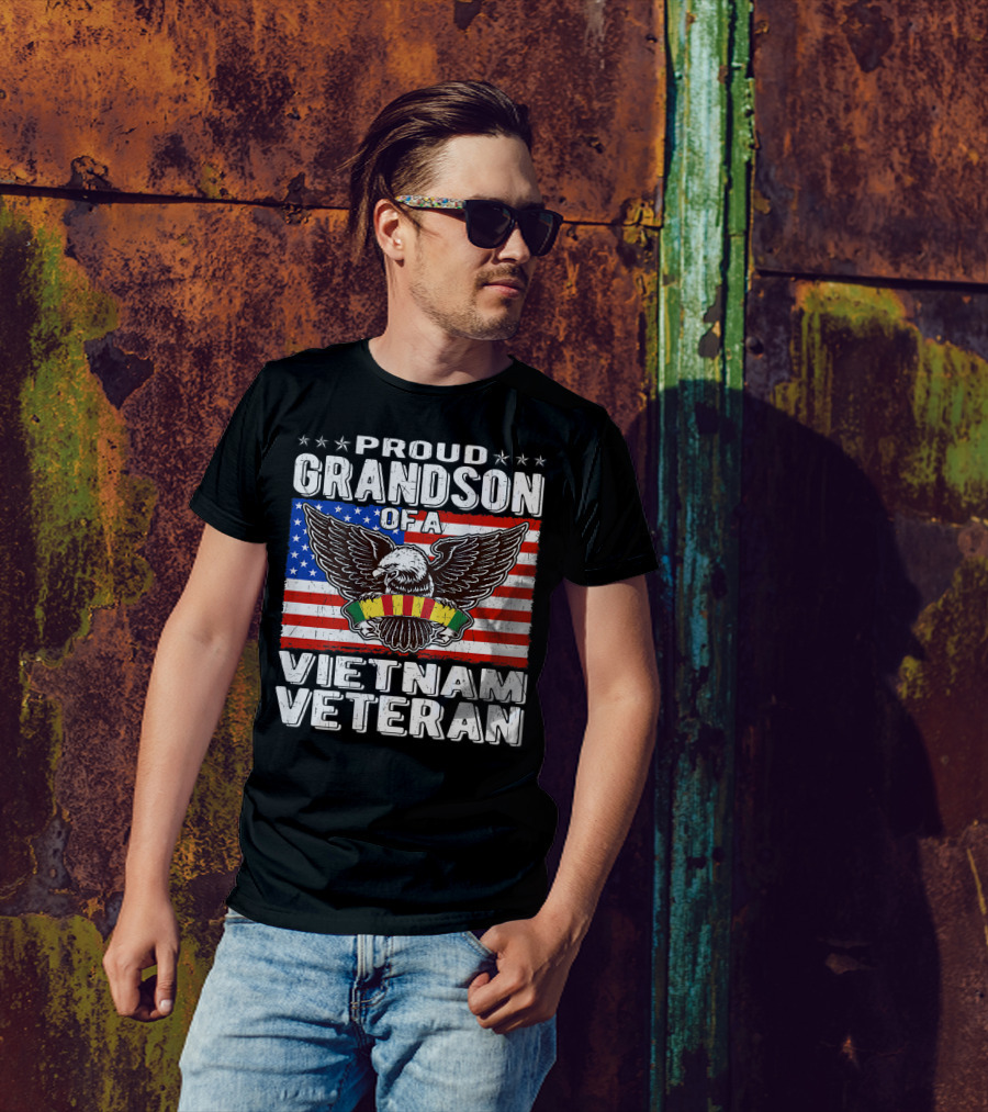 Proud Grandson Of Vietnam Veteran With Patriotic Eagle And American Flag T-Shirt