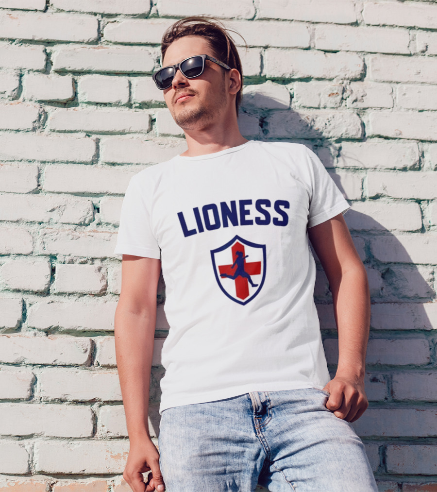 LIONESS England Team Crest Soccer Player Emblem T-Shirt