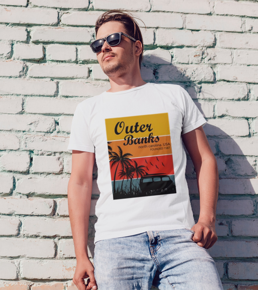 Outer Banks North Carolina USA Founded 1587 Vintage Car Beach Palm Trees T-Shirt