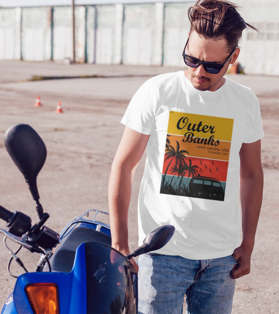 Outer Banks North Carolina USA Founded 1587 Vintage Car Beach Palm Trees T-Shirt