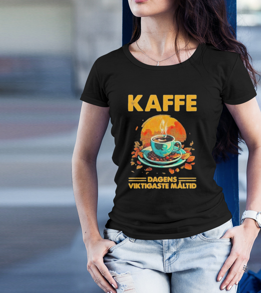 KAFFE Dagens Viktigaste Maltid Coffee Autumn Cup Leaves T-Shirt