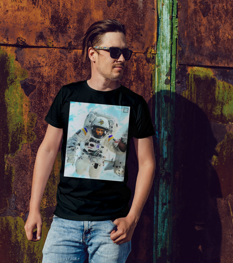 The Passtronaut Vikings Football Astronaut Wins Second Straight Game T-Shirt