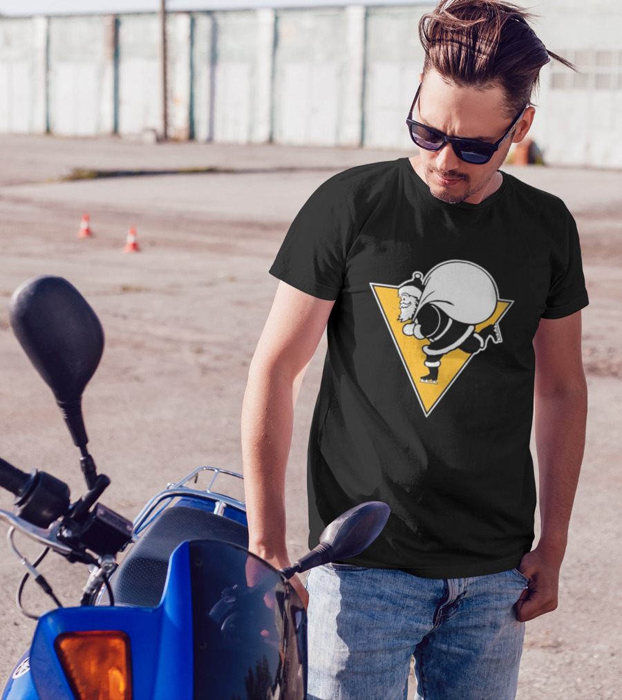 Pittsburgh Penguins Santa Skates Christmas Hockey T-Shirt