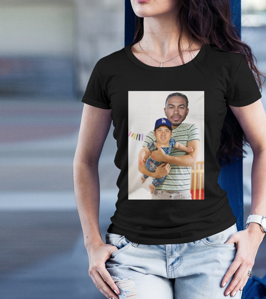 Francisco Lindor Holding Shohei Ohtani Baby Meme New York Mets Los Angeles Dodgers T-Shirt
