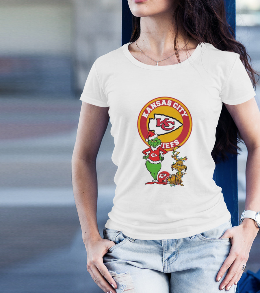 Grinch And Max Kansas City Chiefs Merry Christmas 2024 Holiday Football Fun T-Shirt