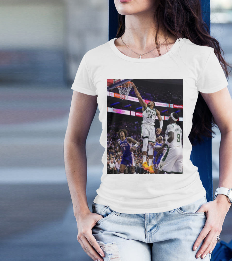 Giannis Antetokounmpo Dunk Action Milwaukee Bucks NBA Basketball Showtime T-Shirt