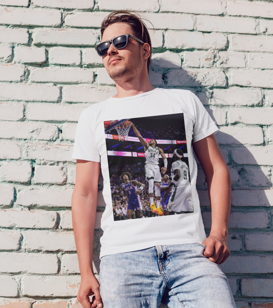 Giannis Antetokounmpo Dunk Action Milwaukee Bucks NBA Basketball Showtime T-Shirt