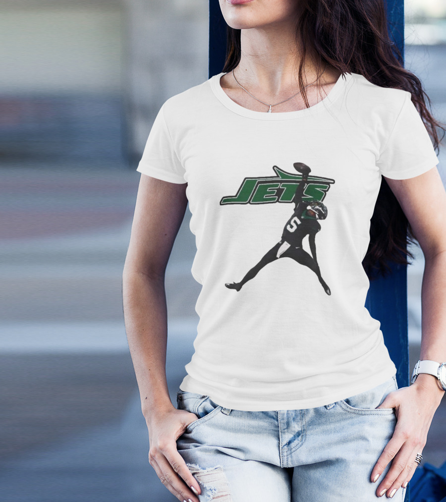 Garrett Wilson 5 New York Jets NFL Player Pose With Jets T-Shirt