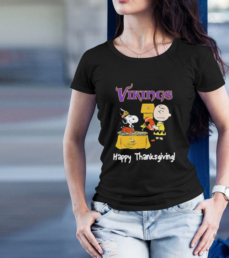 Peanuts Minnesota Vikings NFL Football Snoopy Charlie Brown Happy Thanksgiving T-Shirt