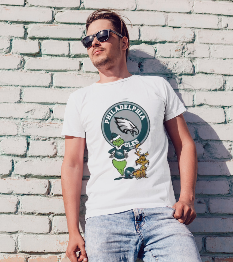 Grinch And Max Philadelphia Eagles Merry Christmas T-Shirt