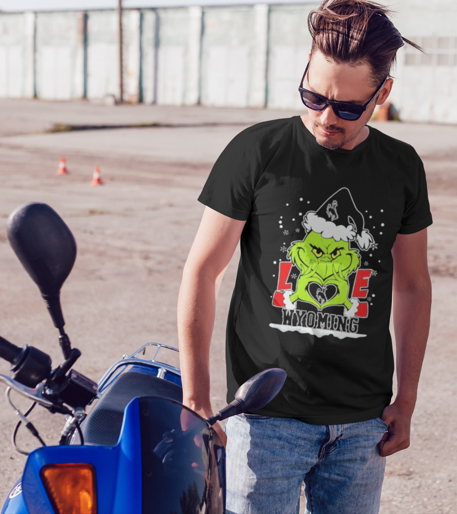 The Grinch Love Wyoming Cowboys Christmas T-Shirt