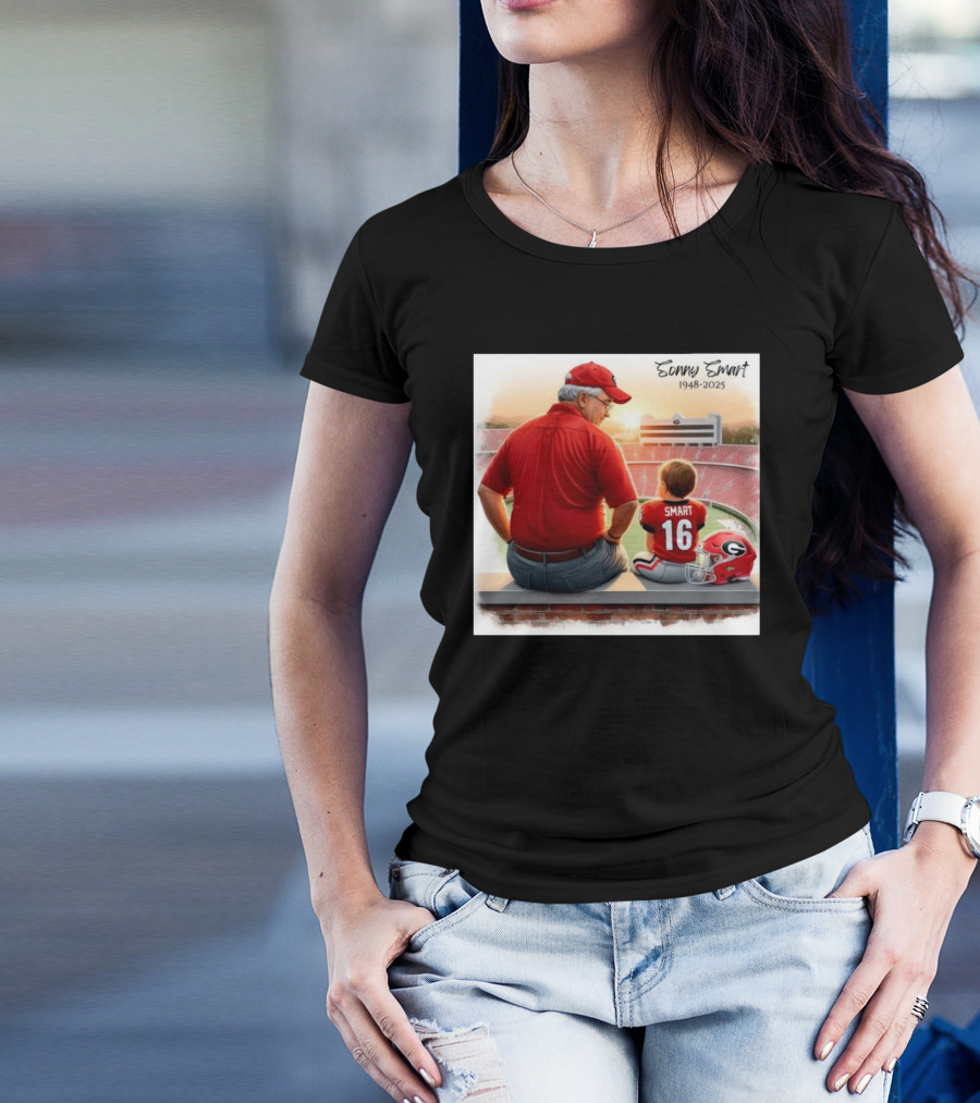 Brock Bowers Sonny Smart 1948-2025 Georgia Stadium Grandpa And Child Football Scene T-Shirt