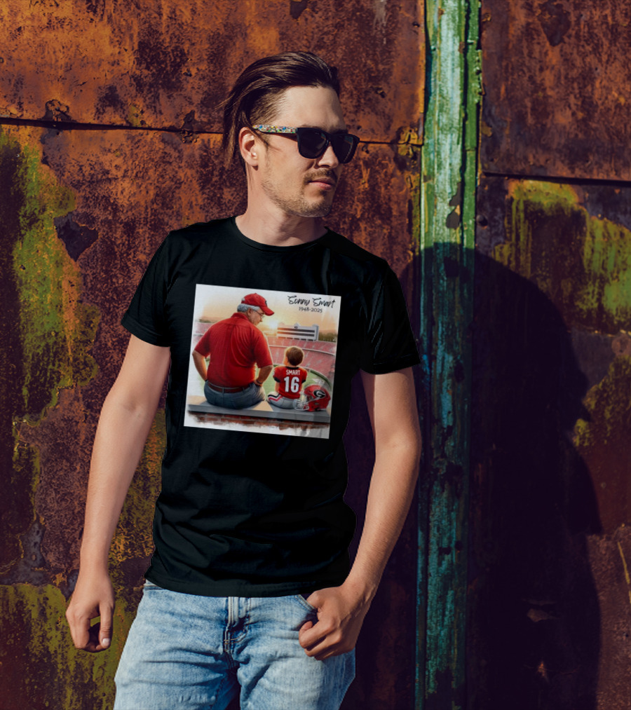 Brock Bowers Sonny Smart 1948-2025 Georgia Stadium Grandpa And Child Football Scene T-Shirt