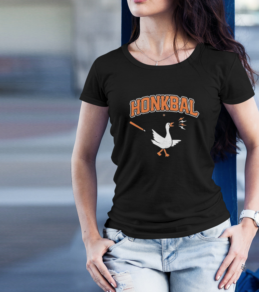 Honkbal Goose With Baseball Bat And Ball T-Shirt