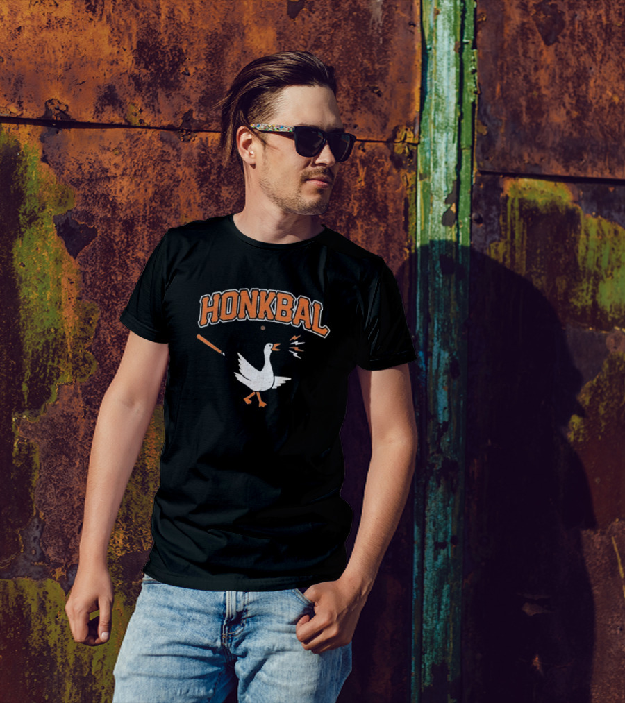 Honkbal Goose With Baseball Bat And Ball T-Shirt