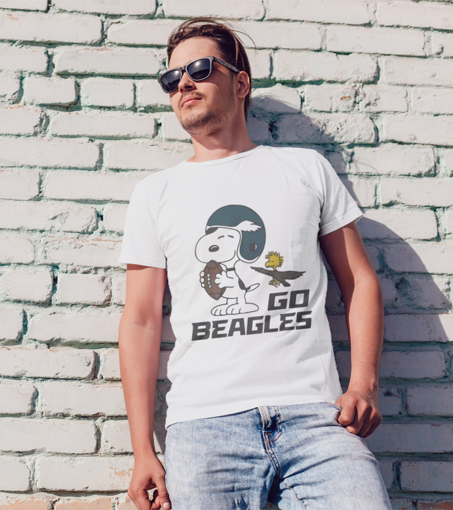Peanuts Go Beagles Football Snoopy Woodstock Helmet Icon T-Shirt